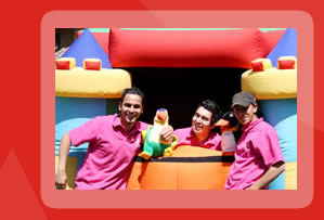 Titeres gigantes y teatrinos inflables para fiestas infantiles.